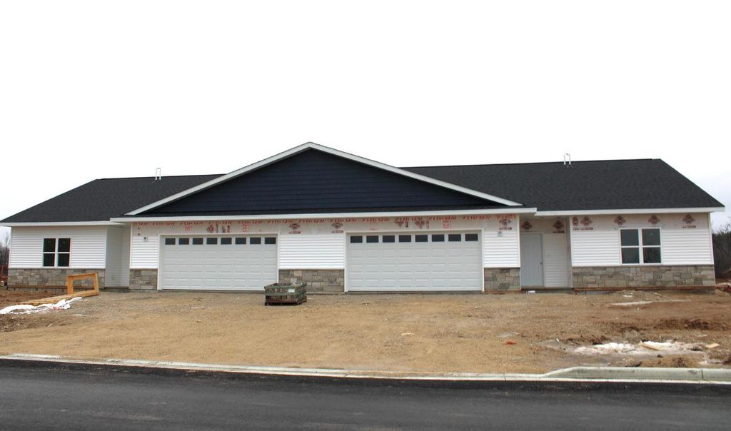 Photo of 918 Drumlin DRIVE, Kewaskum, WI 53040 (MLS # 1945813)