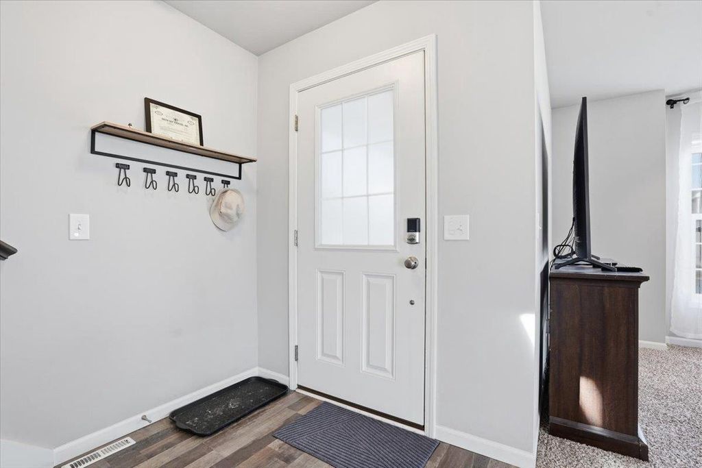 Photo of 1406 Thoreau DRIVE, Sun Prairie, WI 53590 (MLS # 2018370)