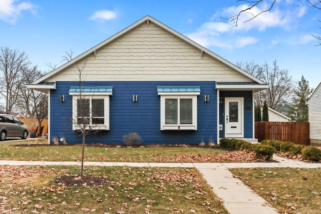 Photo of 529 Warren STREET, Lake Geneva, WI 53147 (MLS # 1951739)