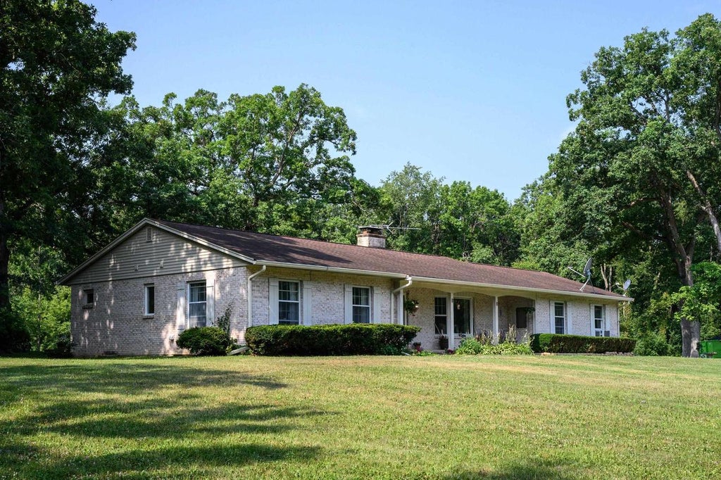 Photo of 5704 E Oak TRAIL, Milton, WI 53563 (MLS # 2028231)