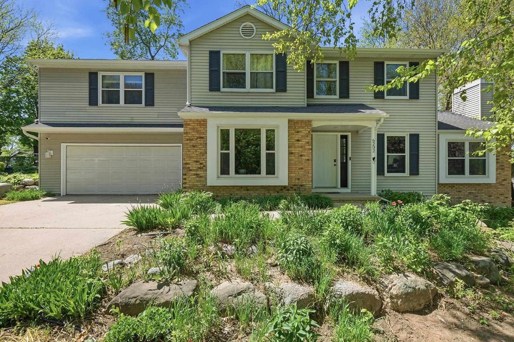 Photo of 6202 Rivercrest DRIVE, Mcfarland, WI 53558 (MLS # 2023812)
