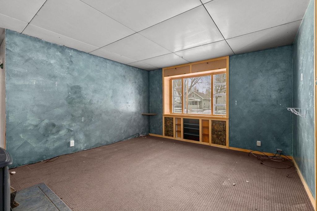 Photo of 919 W 4th AVENUE, Oshkosh, WI 54902 (MLS # 50319657)