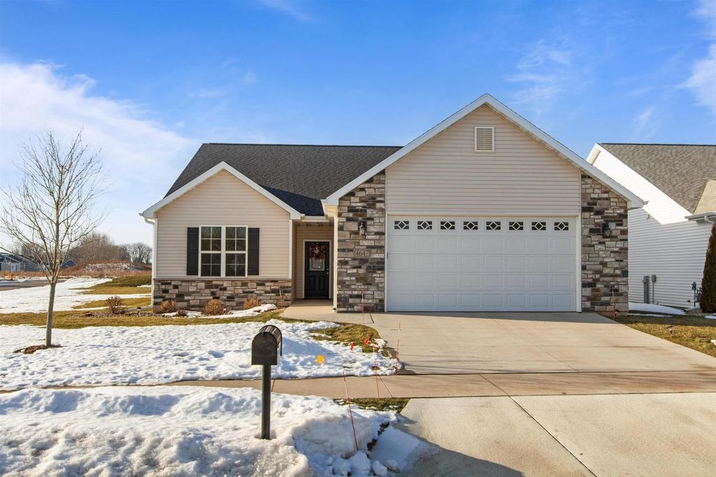 Photo of 4647 N Cherryvale AVENUE, Appleton, WI 54913 (MLS # 50319423)