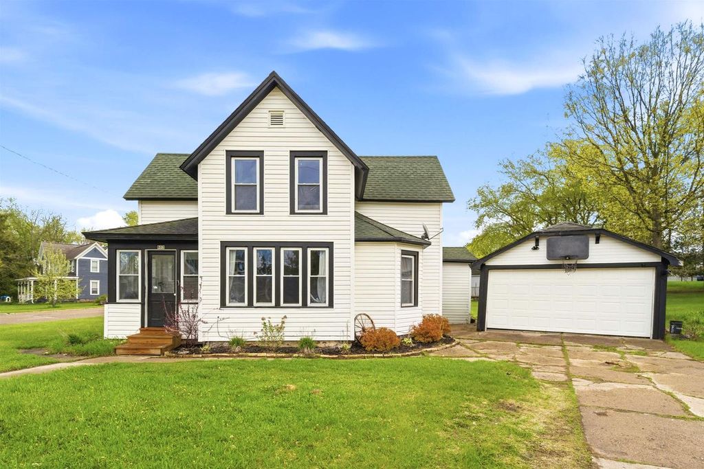 Photo of 802 Depot STREET, Manawa, WI 54949 (MLS # 50325334)