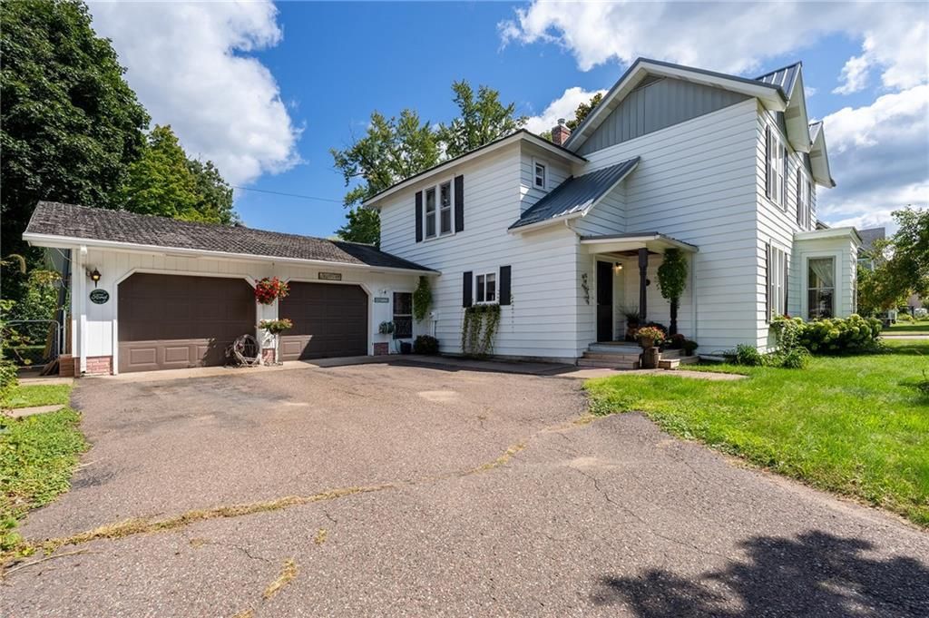 Photo of 334 W Grand AVENUE, Chippewa Falls, WI 54729 (MLS # 1595770)