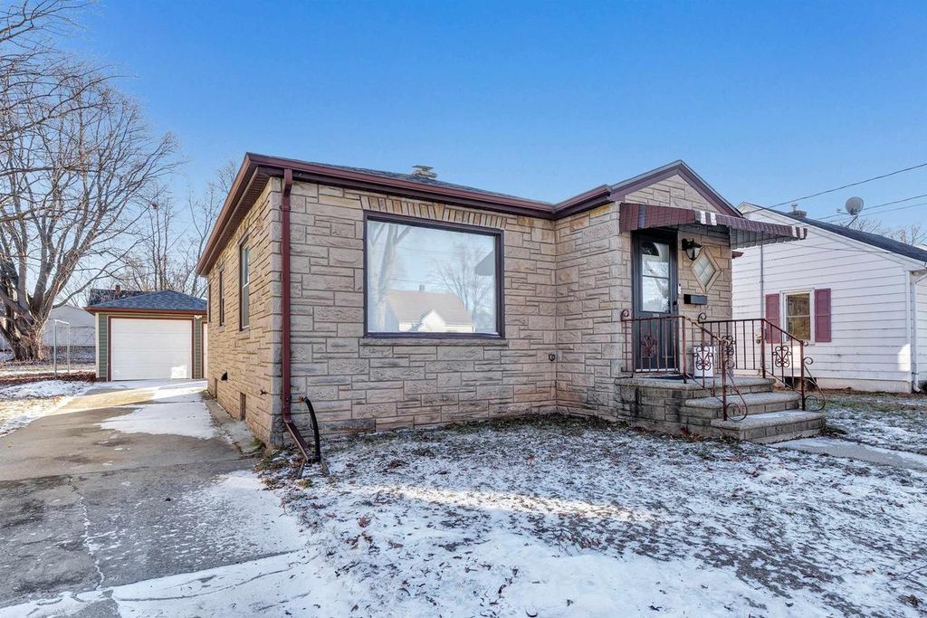 Photo of 1530 Smith STREET, Green Bay, WI 54302 (MLS # 50320102)