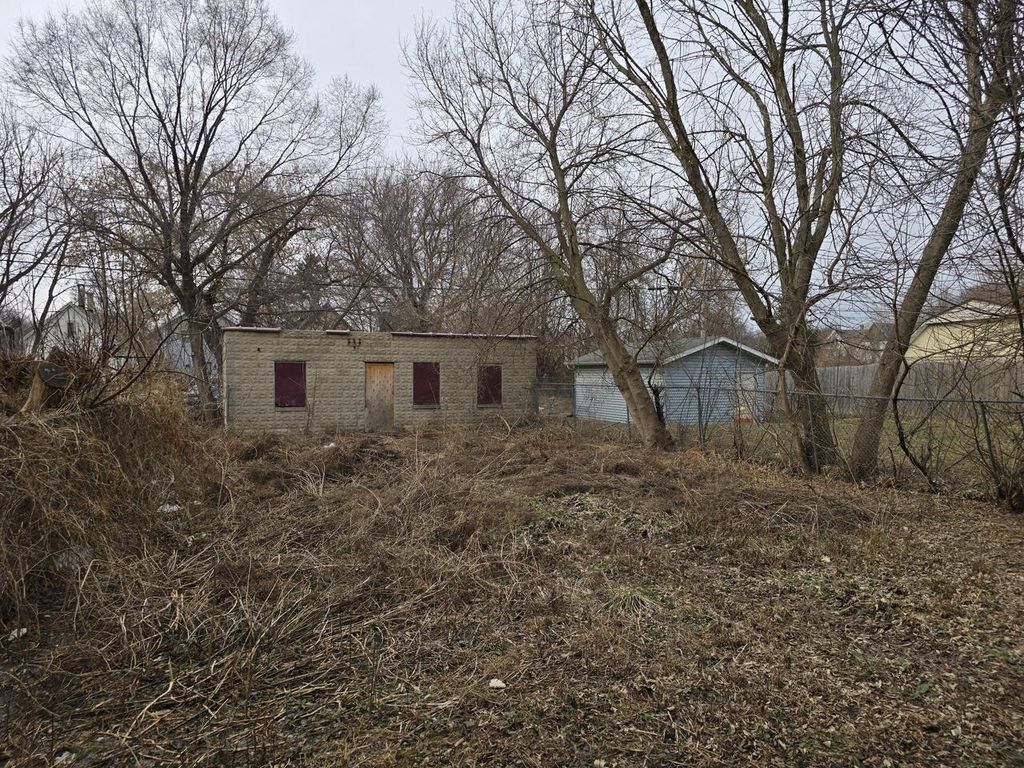 Photo of 2935 N Vel R Phillips AVENUE, Milwaukee, WI 53212 (MLS # 1952927)