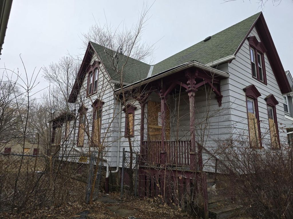 Photo of 2935 N Vel R Phillips AVENUE, Milwaukee, WI 53212 (MLS # 1952927)