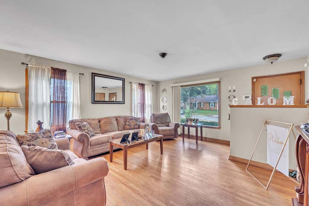 Photo of 4960 N 73rd STREET, Milwaukee, WI 53218 (MLS # 1975378)