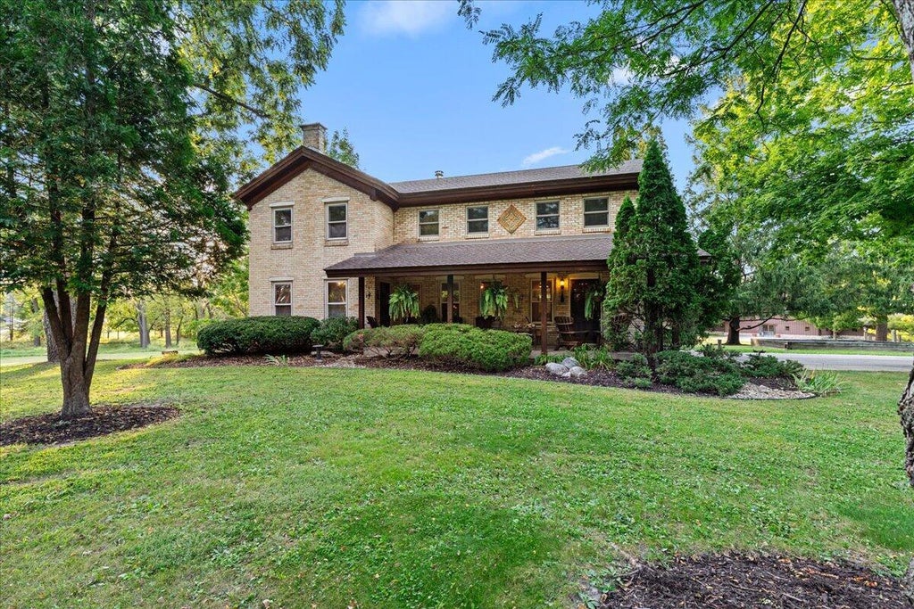 Photo of 802 S Teut ROAD, Burlington, WI 53105 (MLS # 1968546)