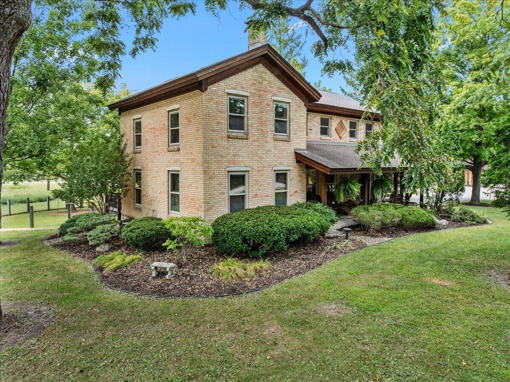 Photo of 802 S Teut ROAD, Burlington, WI 53105 (MLS # 1968546)