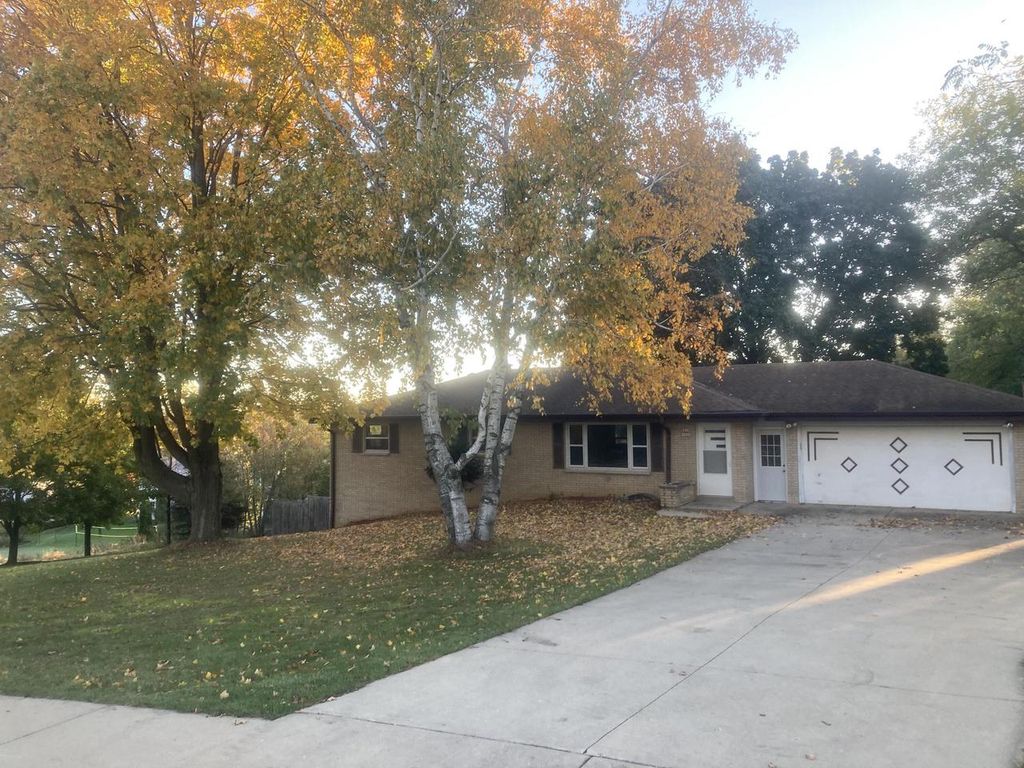 Photo of W234N7604 Woodside ROAD, Sussex, WI 53089 (MLS # 1944275)