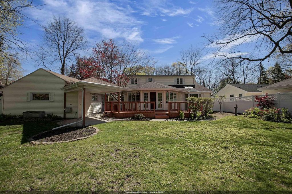 Photo of 2207 S Gladys AVENUE, Appleton, WI 54915 (MLS # 50325765)