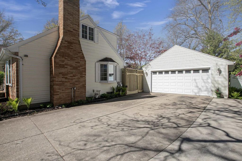 Photo of 2207 S Gladys AVENUE, Appleton, WI 54915 (MLS # 50325765)