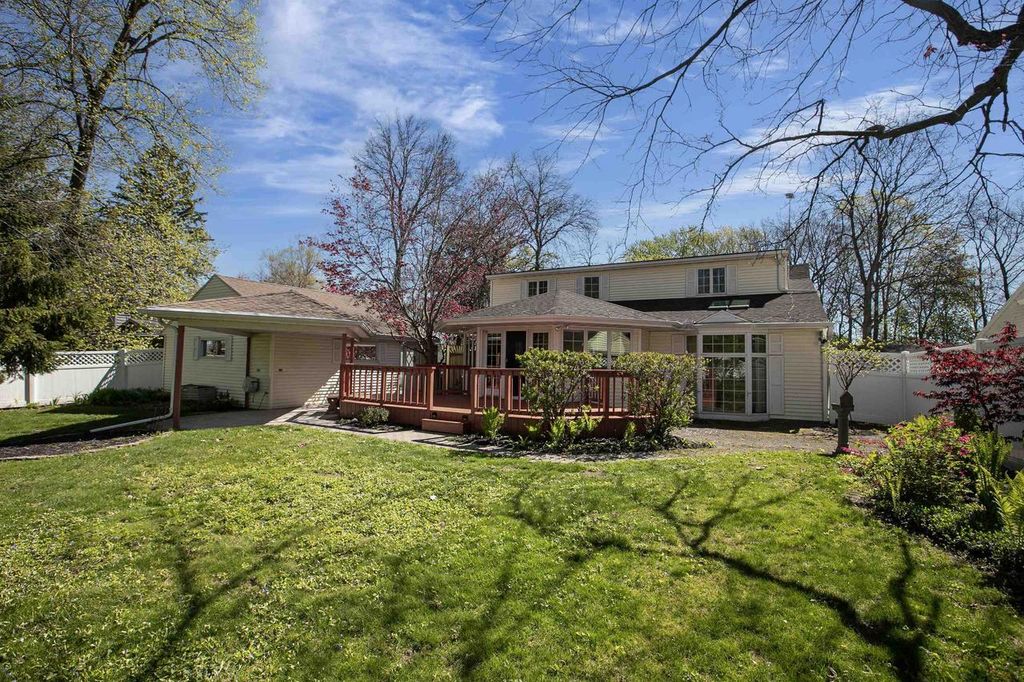 Photo of 2207 S Gladys AVENUE, Appleton, WI 54915 (MLS # 50325765)