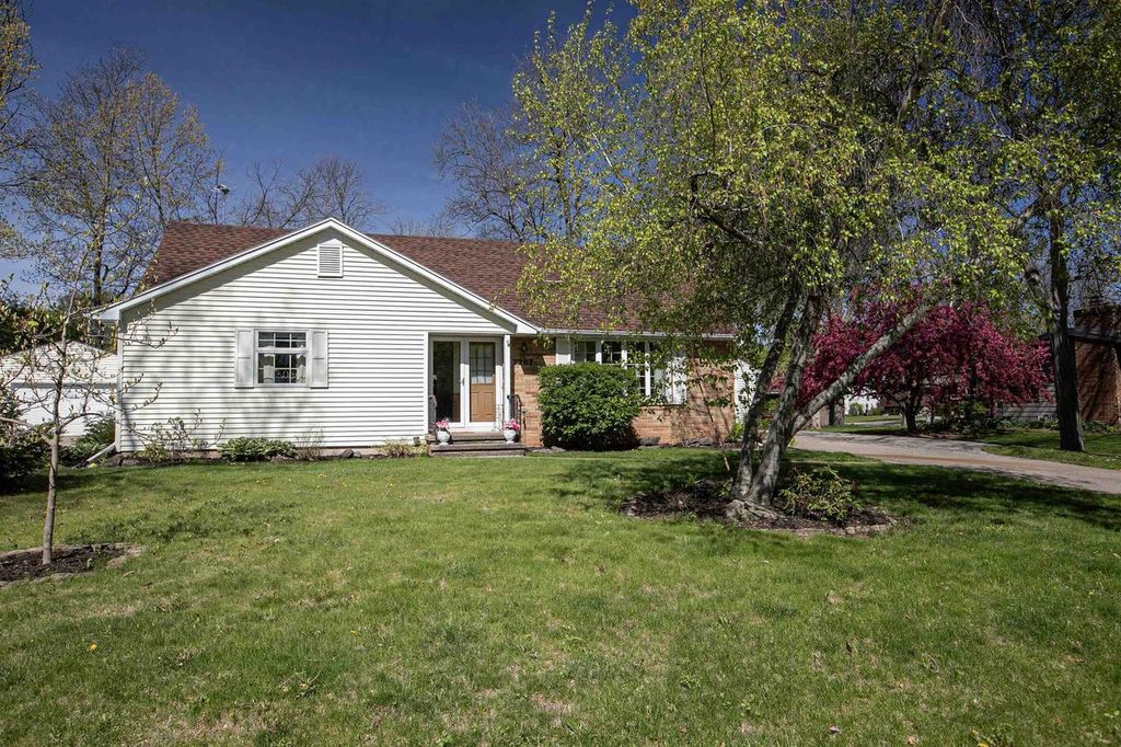 Photo of 2207 S Gladys AVENUE, Appleton, WI 54915 (MLS # 50325765)