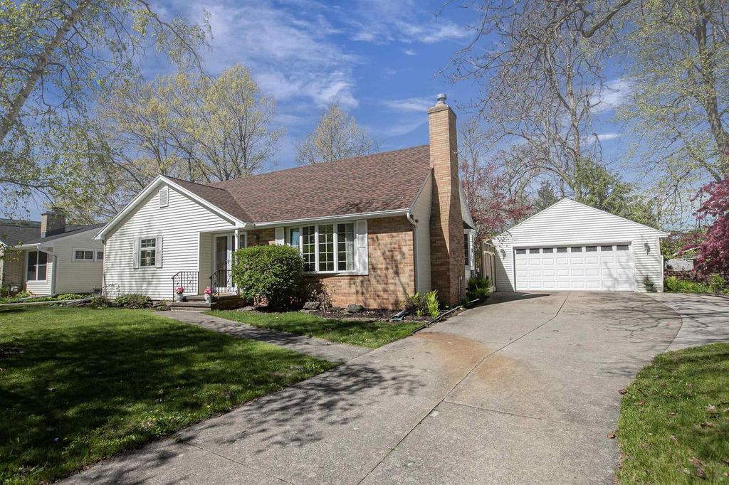 Photo of 2207 S Gladys AVENUE, Appleton, WI 54915 (MLS # 50325765)