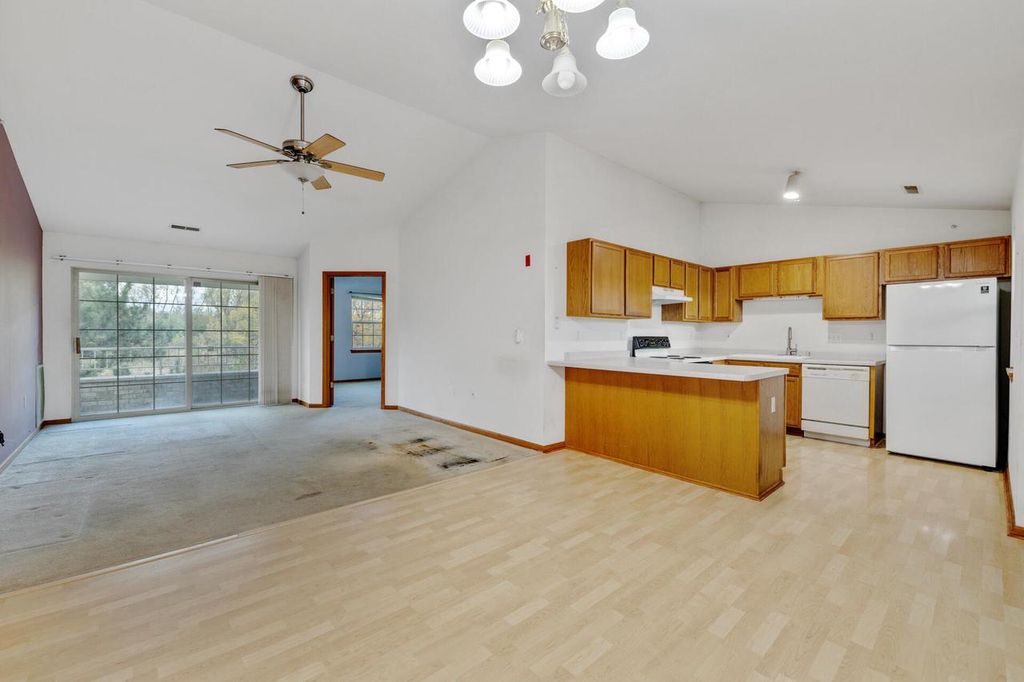 Photo of 18520 Emerald CIRCLE #F, Brookfield, WI 53045 (MLS # 1940598)