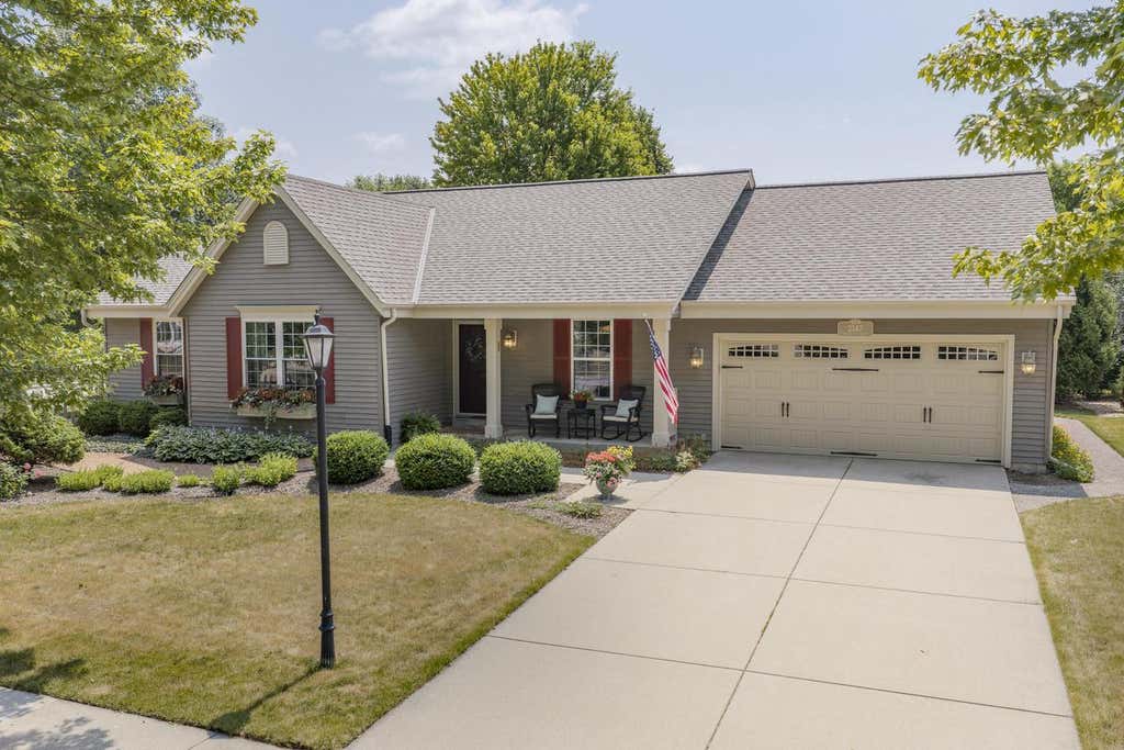 Photo of 2147 Inverness DRIVE, Waukesha, WI 53186 (MLS # 1973902)