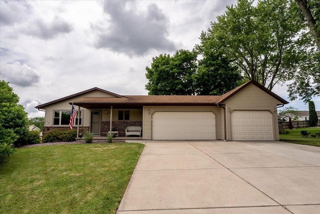 Photo of 4264 S 27th STREET, Milwaukee, WI 53221 (MLS # 1938301)