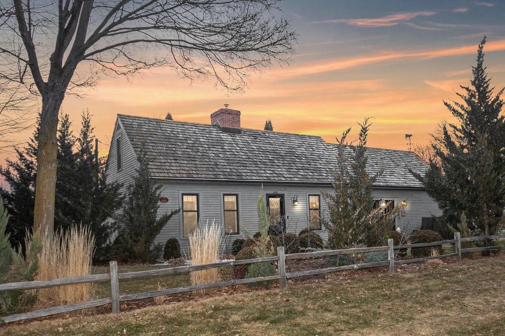 Photo of 2400 W Cherokee DRIVE, Appleton, WI 54914 (MLS # 1954642)