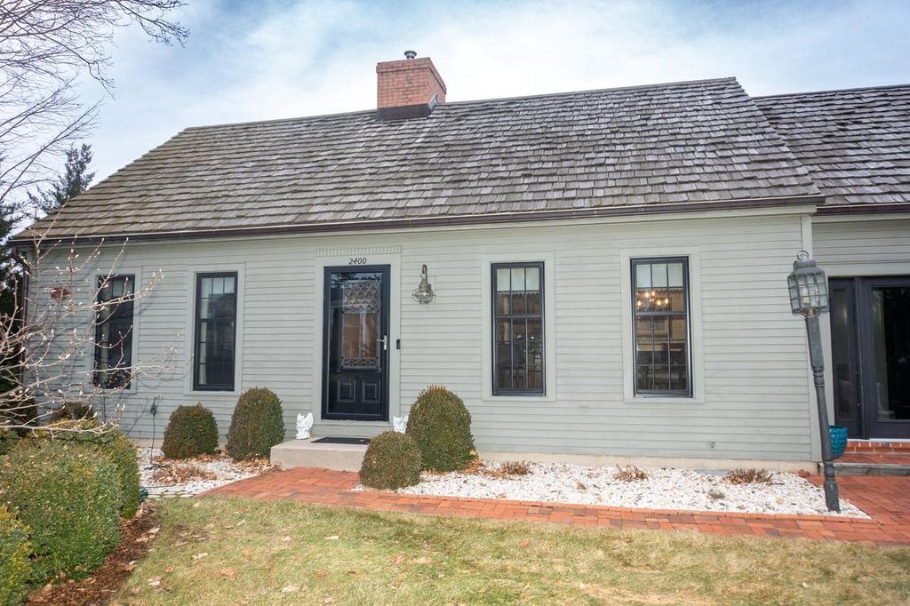 Photo of 2400 W Cherokee DRIVE, Appleton, WI 54914 (MLS # 1954642)