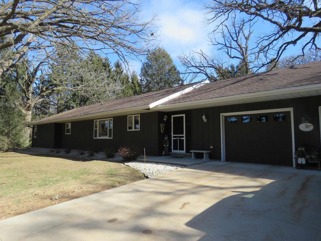 Photo of N8582 Pine ROAD, Beaver Dam, WI 53916 (MLS # 2017183)