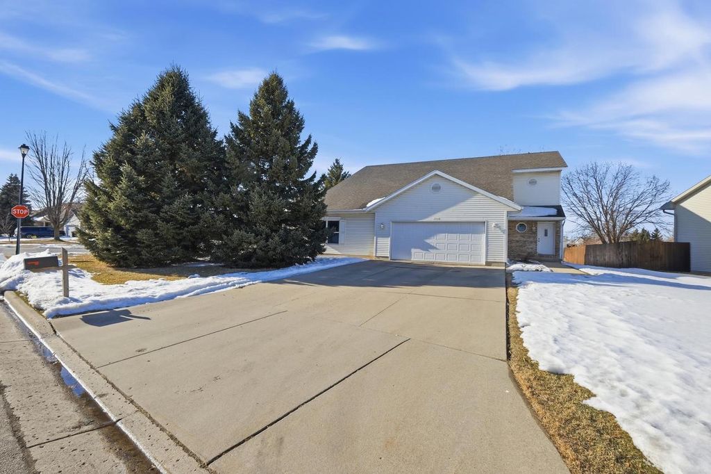Photo of 602 Tower DRIVE, Sun Prairie, WI 53590 (MLS # 2016445)