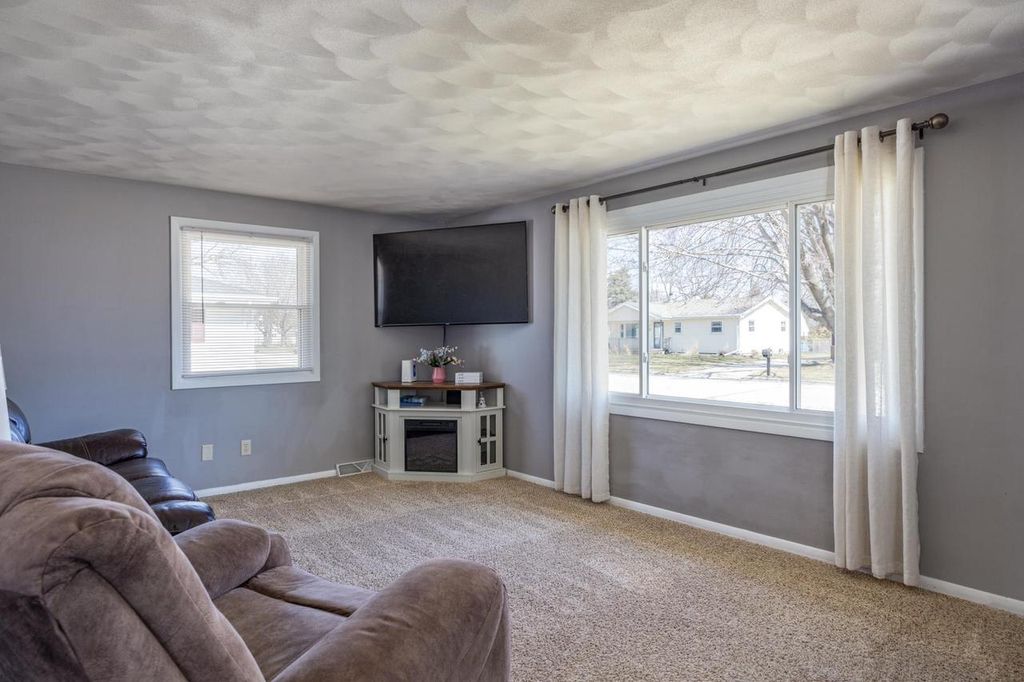 Photo of 1131 Honeysuckle LANE, Neenah, WI 54956 (MLS # 50323255)