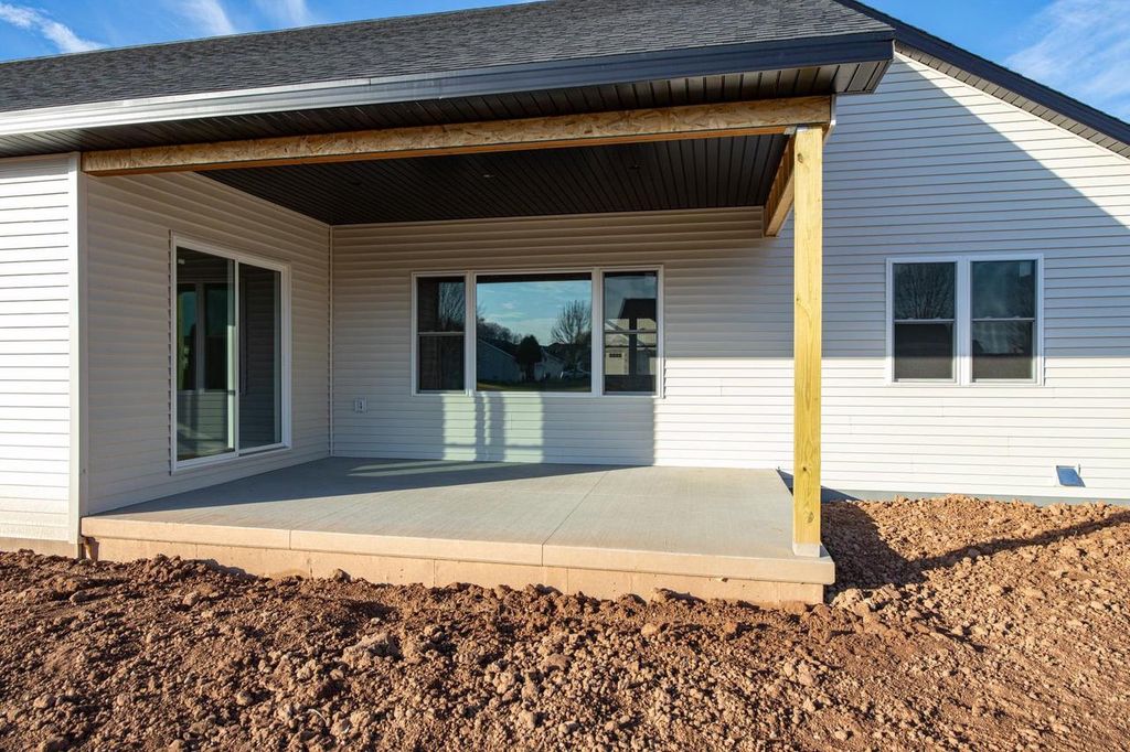 Photo of N8912 Harrisville COURT, Menasha, WI 54952 (MLS # 50318712)