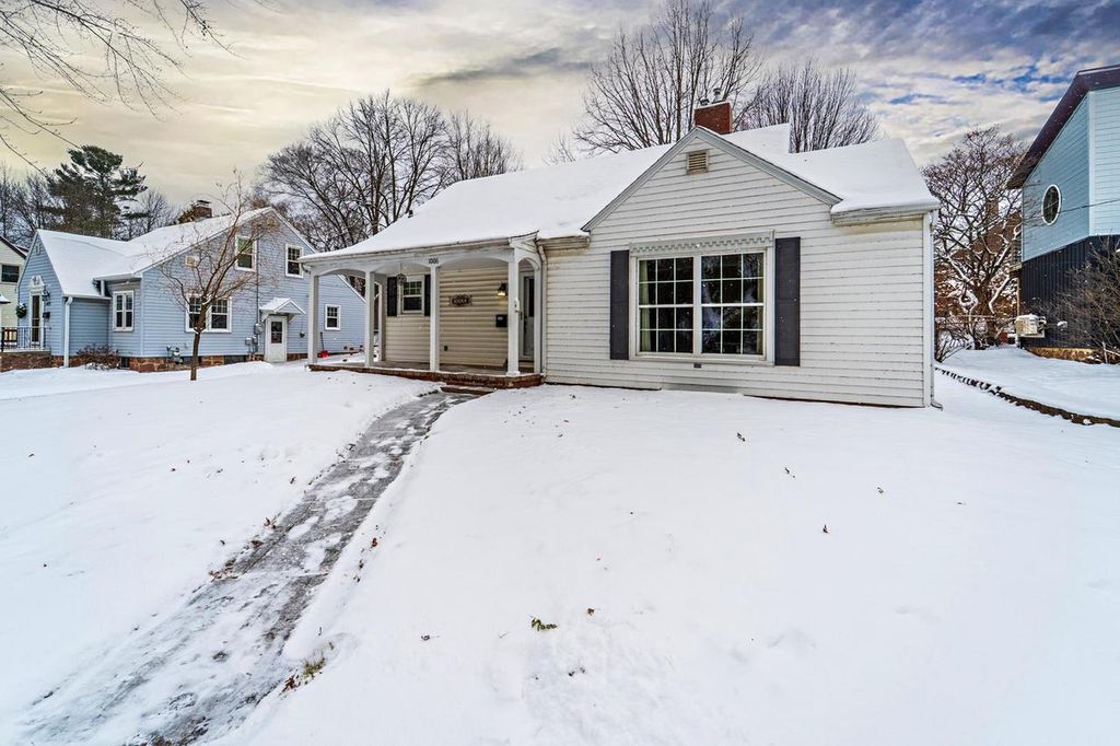Photo of 1006 Stewart AVENUE, Wausau, WI 54401 (MLS # 22505636)