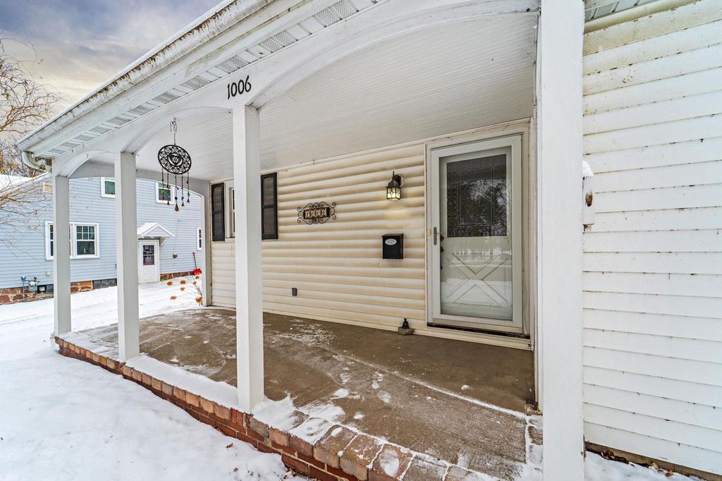 Photo of 1006 Stewart AVENUE, Wausau, WI 54401 (MLS # 22505636)