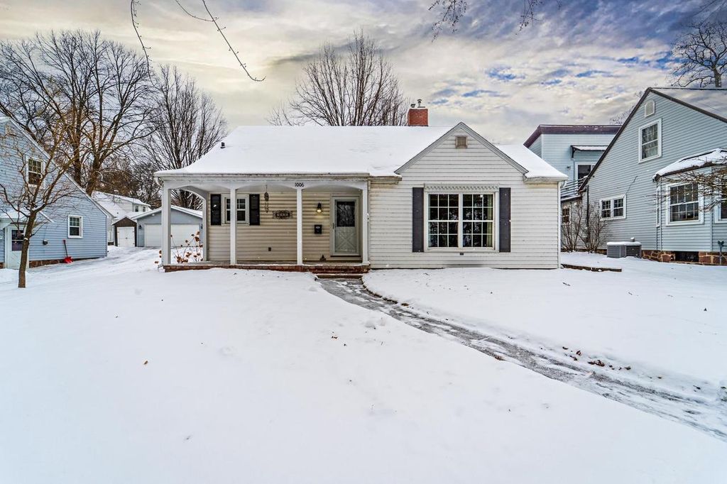 Photo of 1006 Stewart AVENUE, Wausau, WI 54401 (MLS # 22505636)
