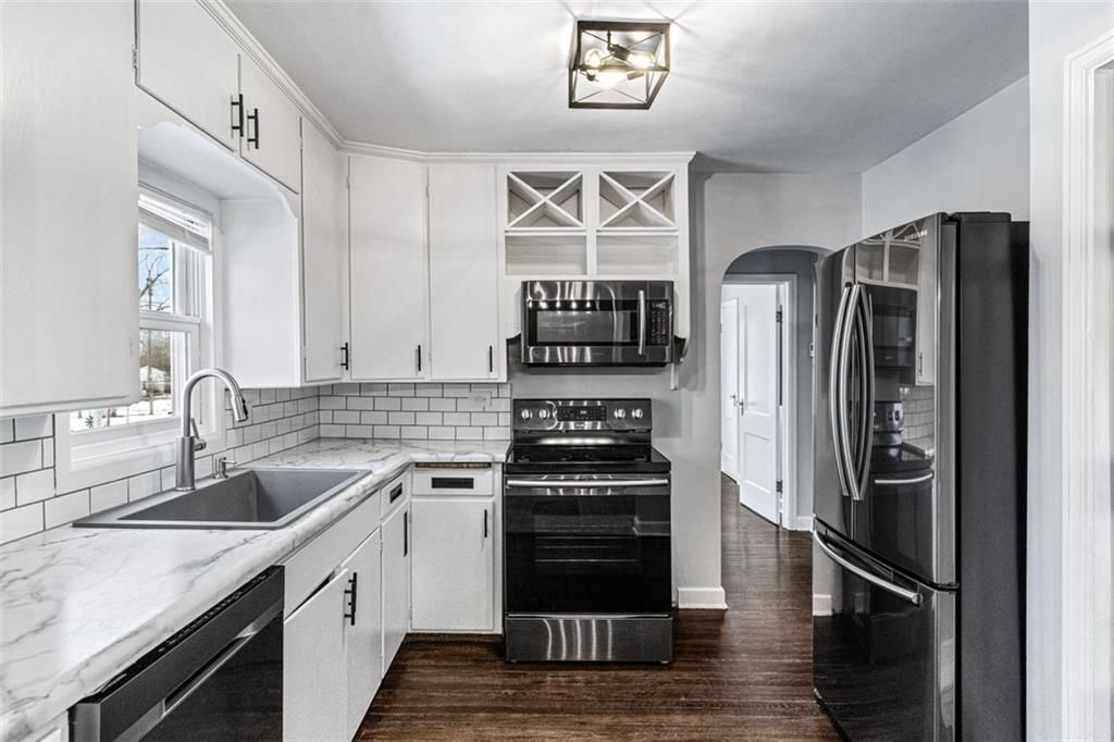 Photo of 2214 Sherwin AVENUE, Eau Claire, WI 54701 (MLS # 1597891)