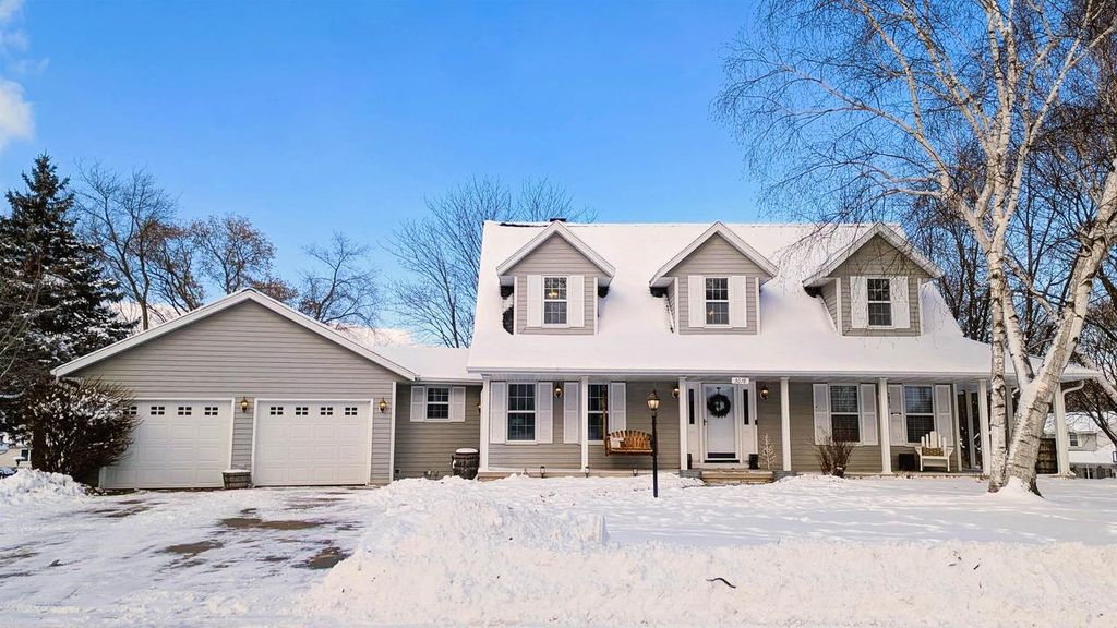Photo of 3078 Kingswood COURT, Green Bay, WI 54313 (MLS # 50318863)