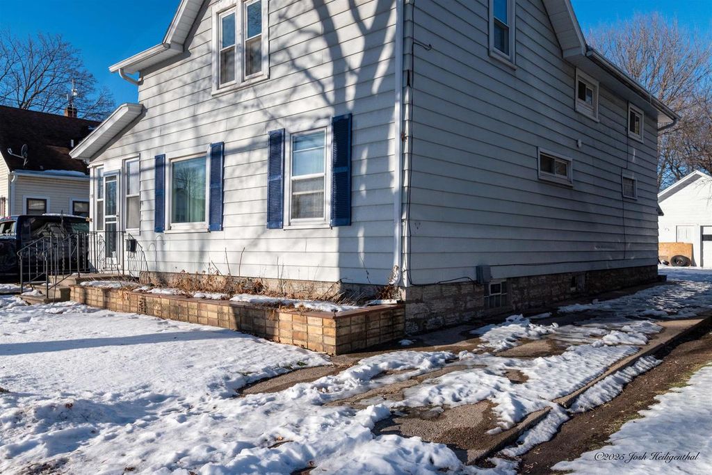 Photo of 736 W 8th STREET, Appleton, WI 54914 (MLS # 50320013)