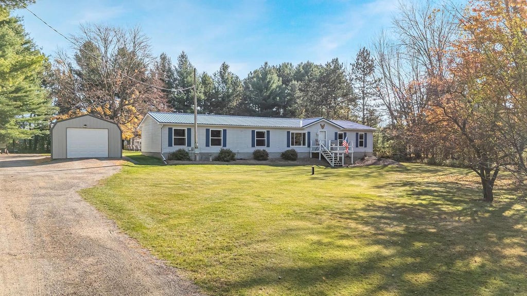 Photo of N10714 School ROAD, Clintonville, WI 54929 (MLS # 50334853)