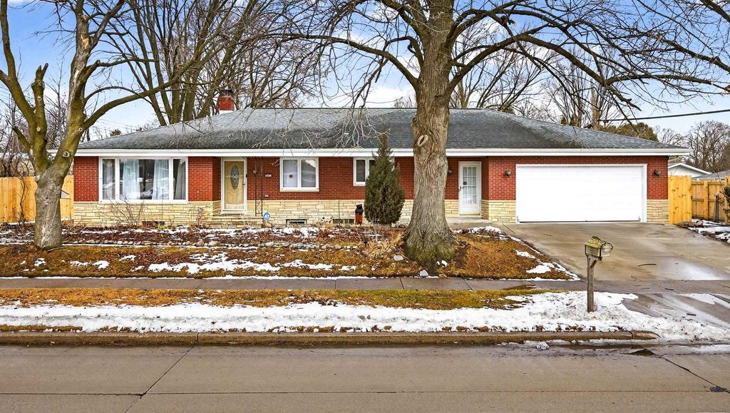 Photo of 802 E Florida AVENUE, Appleton, WI 54911 (MLS # 50319861)