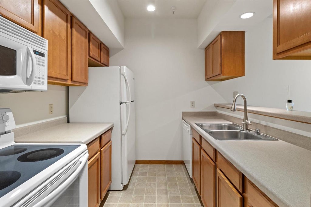 Photo of 2814 Pleasant View ROAD #202, Middleton, WI 53562 (MLS # 2031873)