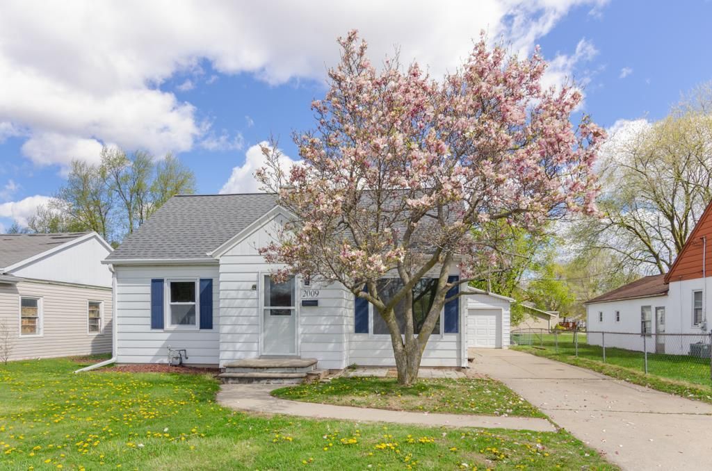 Photo of 2009 Preble AVENUE, Green Bay, WI 54302 (MLS # 50325533)