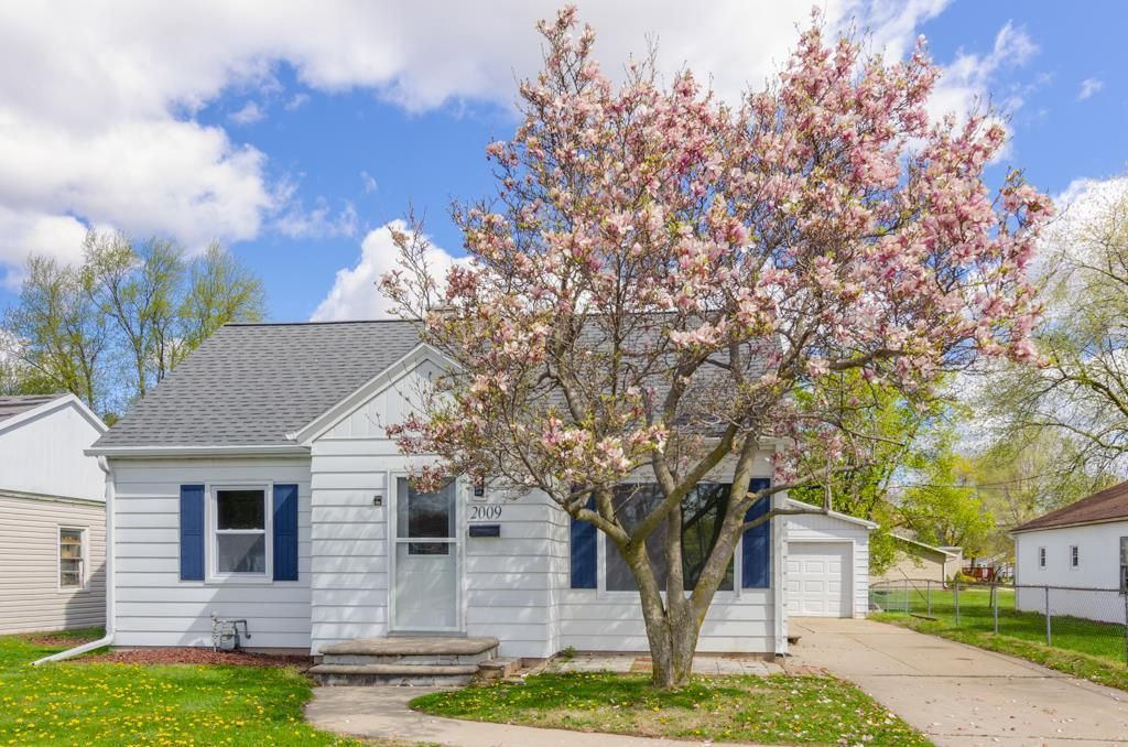 Photo of 2009 Preble AVENUE, Green Bay, WI 54302 (MLS # 50325533)