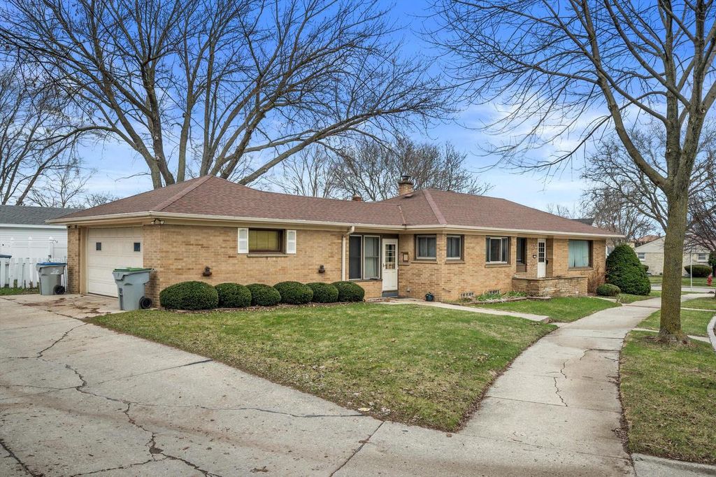 Photo of 6900 W Melvina STREET, Milwaukee, WI 53216 (MLS # 1957313)