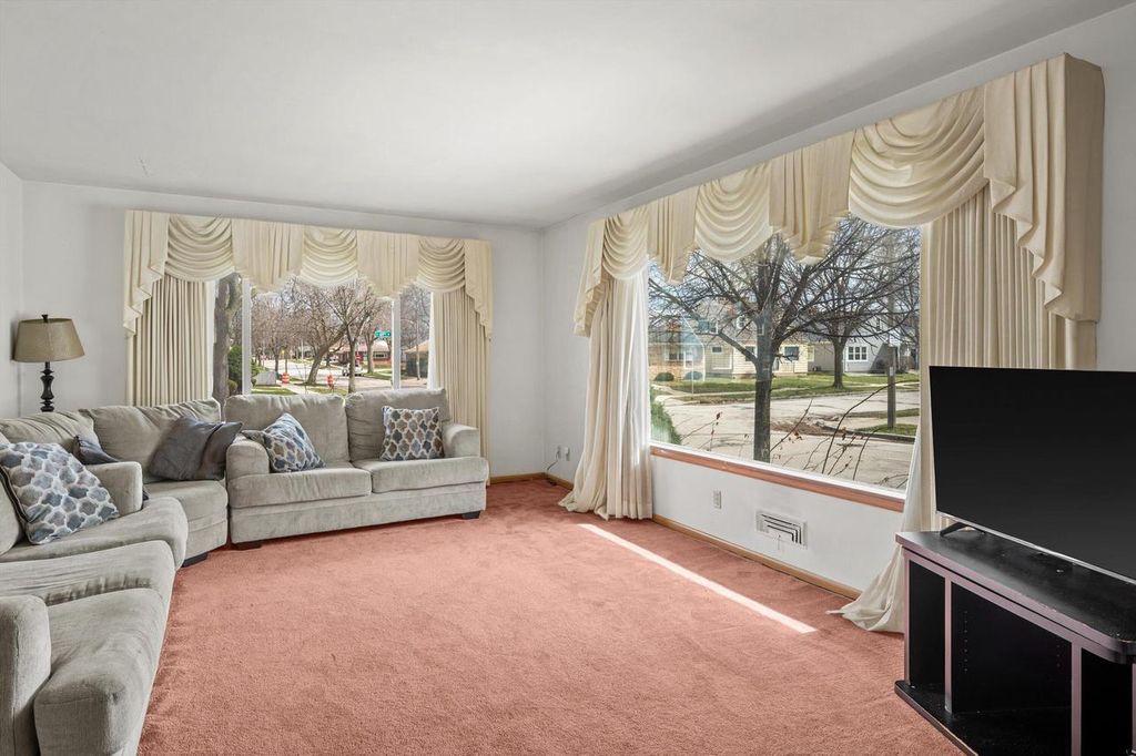 Photo of 6900 W Melvina STREET, Milwaukee, WI 53216 (MLS # 1957313)