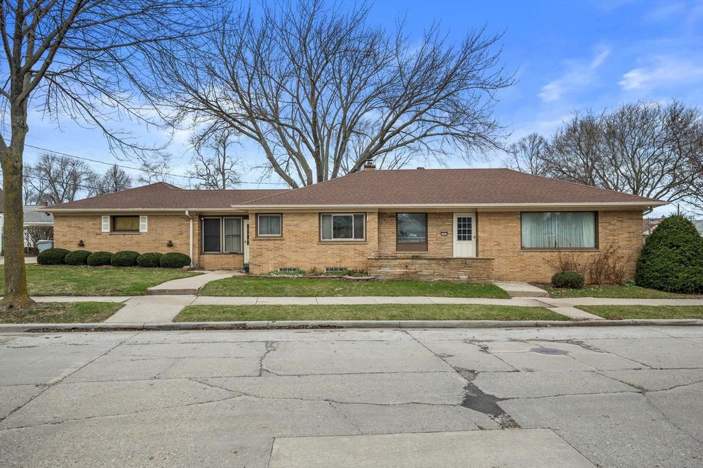 Photo of 6900 W Melvina STREET, Milwaukee, WI 53216 (MLS # 1957313)