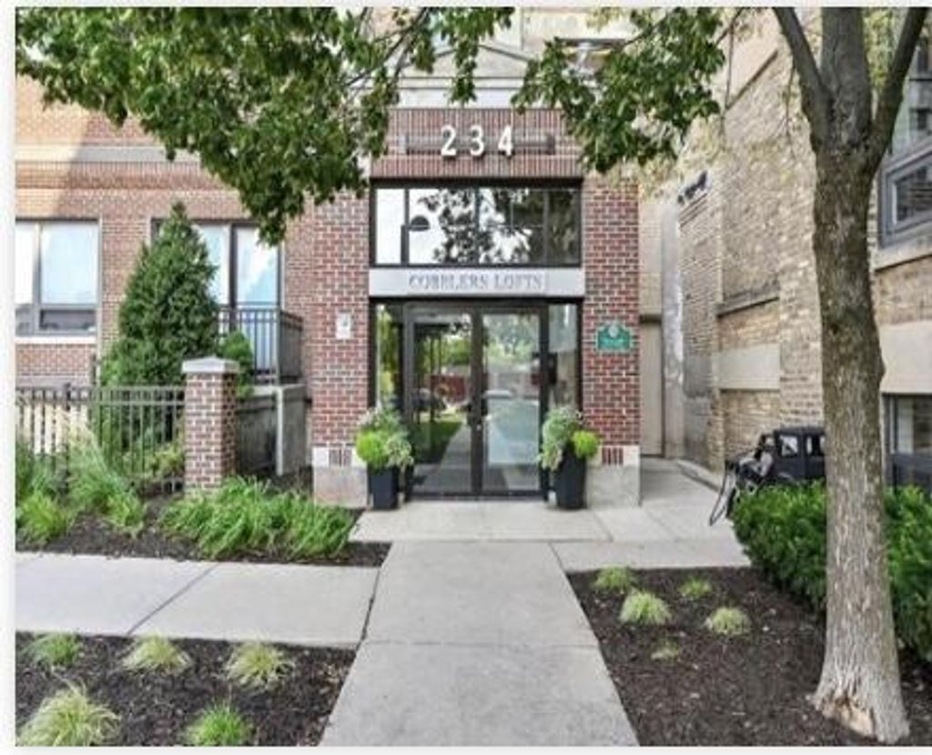 Photo of 234 E Reservoir AVENUE #304, Milwaukee, WI 53212 (MLS # 1939358)