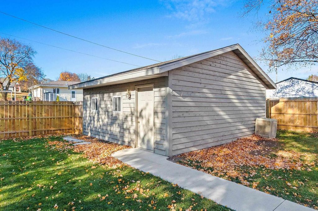 Photo of 111 N Geneva AVENUE, Sturgeon Bay, WI 54235 (MLS # 50318218)