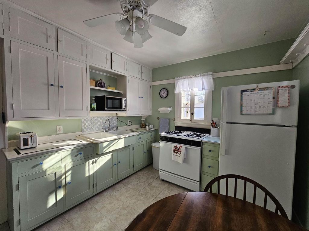 Photo of 714 S Washington STREET, Waupaca, WI 54981 (MLS # 50320347)