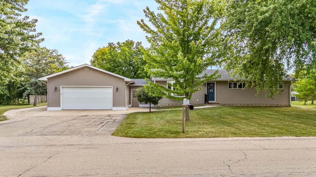 Photo of 310 Lincoln AVENUE, Omro, WI 54963 (MLS # 50331265)