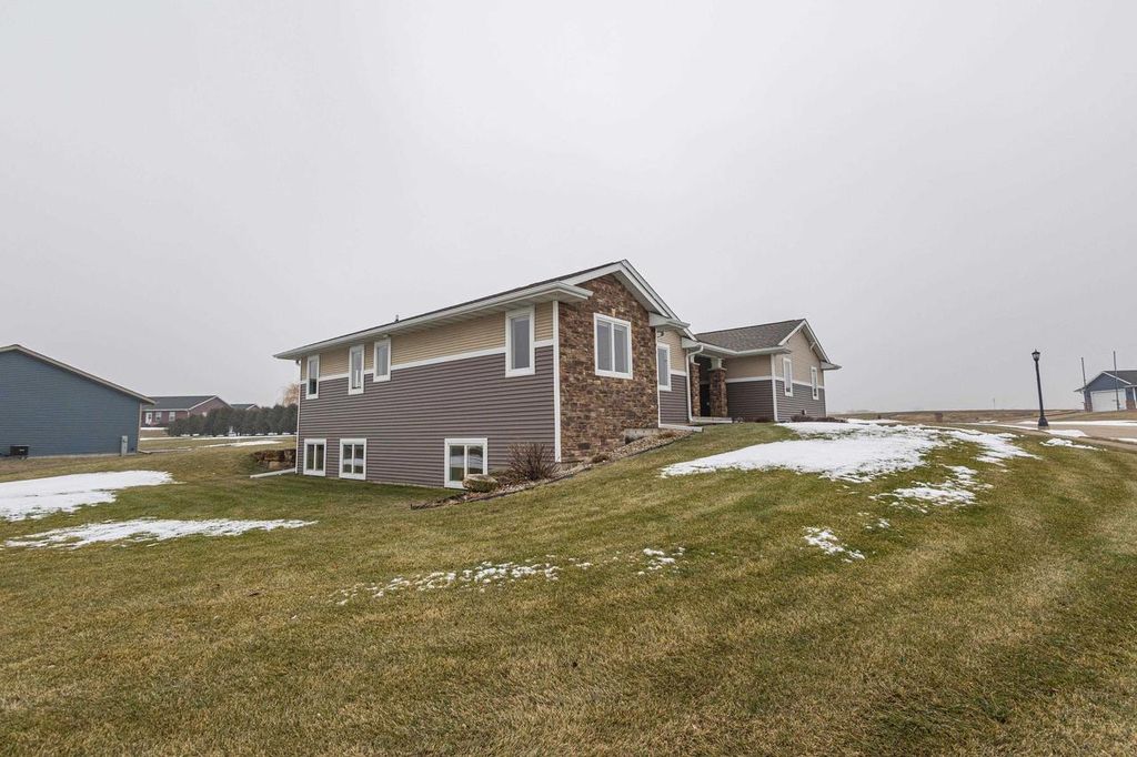 Photo of 1560 Cornerstone CIRCLE, Platteville, WI 53818 (MLS # 2014506)
