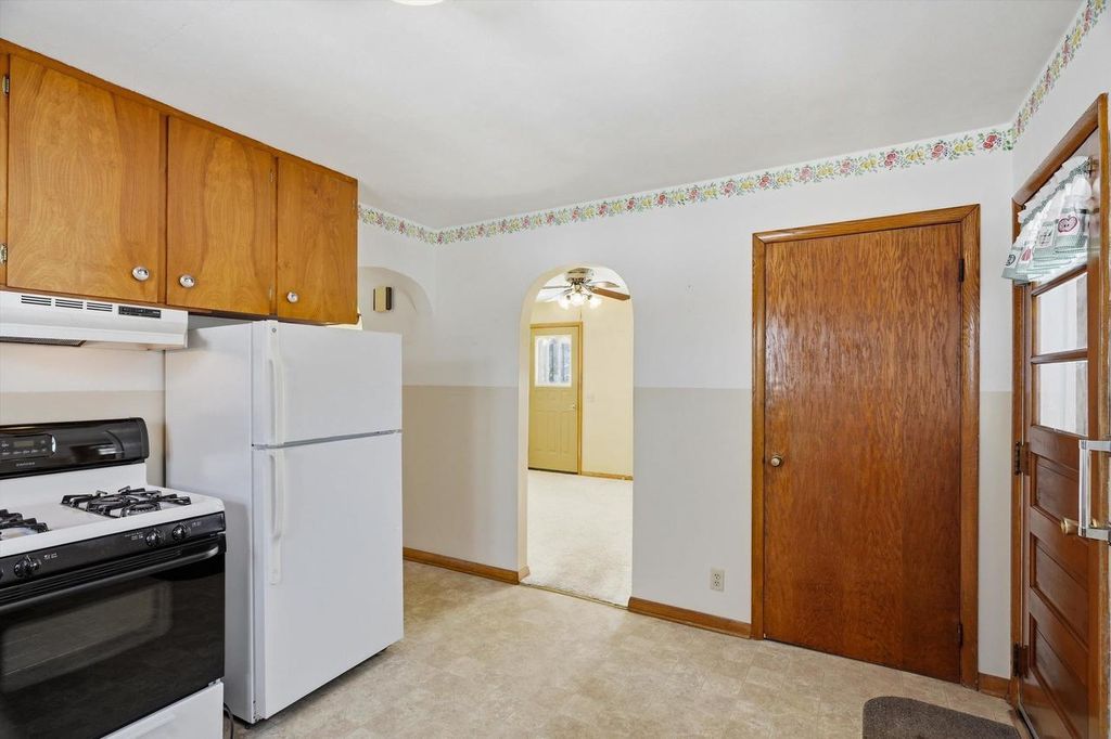 Photo of 1113 E 4th STREET, Marshfield, WI 54449 (MLS # 22601101)